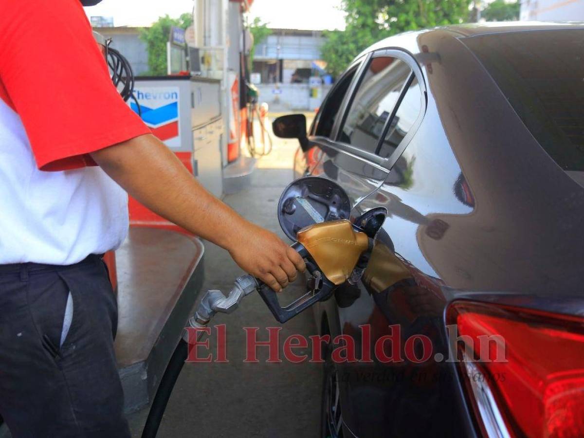 Aumento al octanaje de la gasolina regular elevaría su costo en bomba