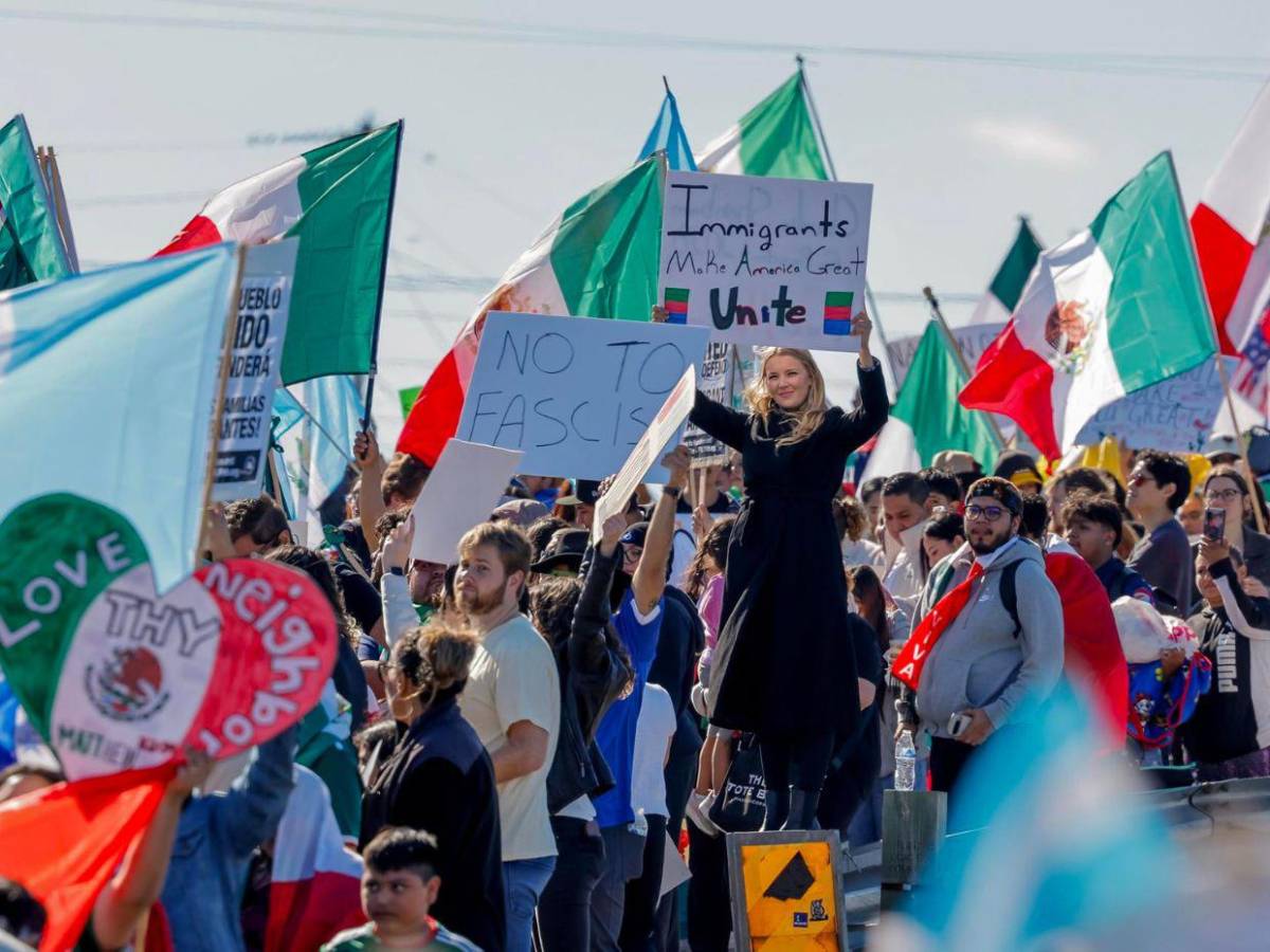 Miles de migrantes protestan contra redadas y deportaciones de Donald Trump