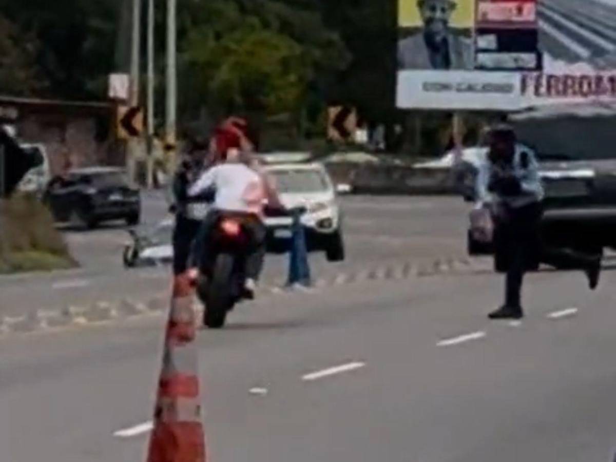 Cuadro a cuadro: Así fue el momento que Policía noqueó a motociclista que evadió operativo