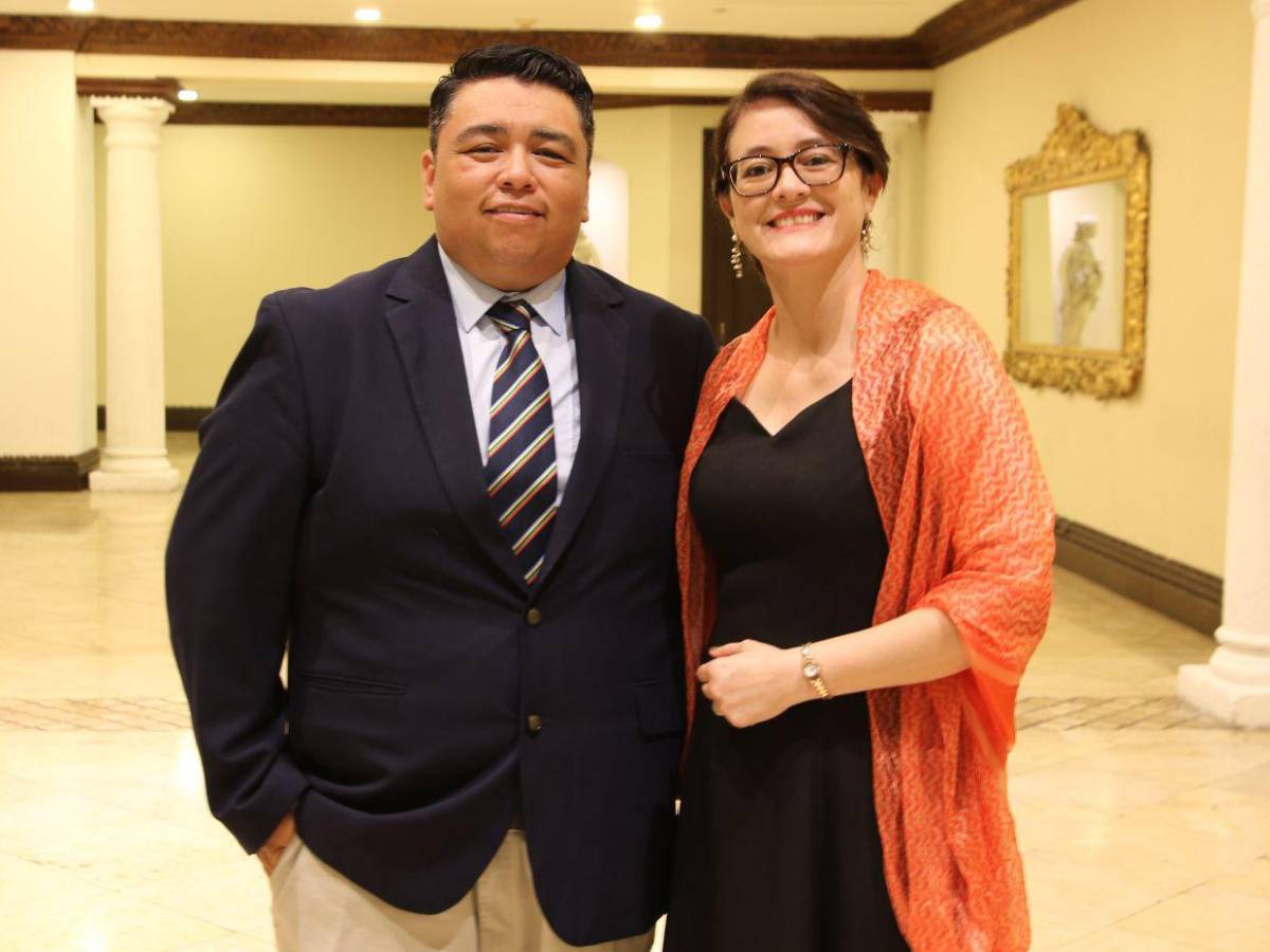 Natalie Acosta y Mario Cerna, una historia de amor para siempre