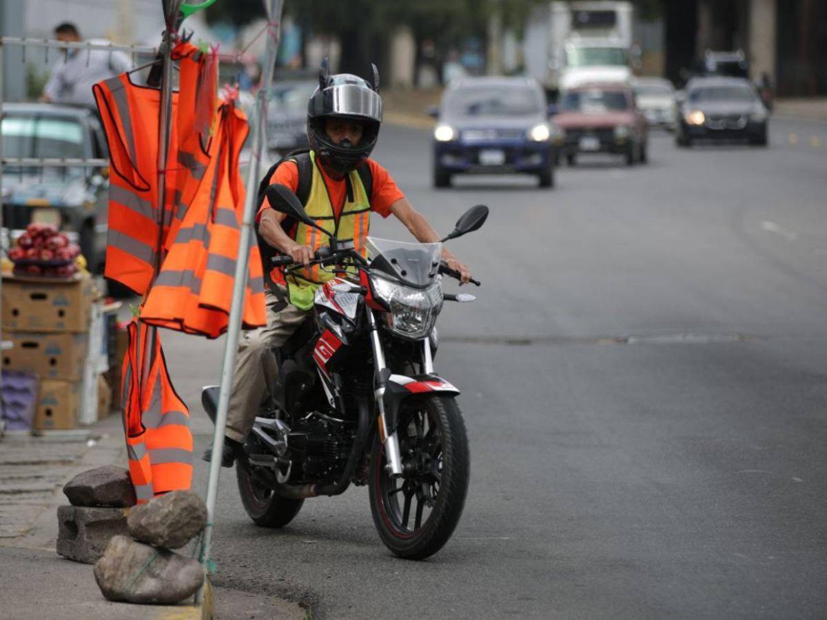 ¿Solo durante la noche? Horario en el que se debe usar el chaleco reflectante en motocicletas