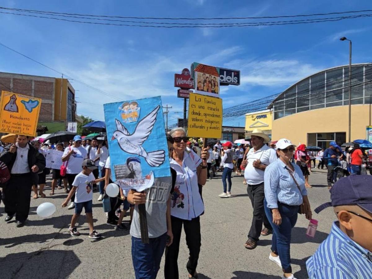 Comayagua da inicio a la histórica Caminata por la Paz convocada por iglesias