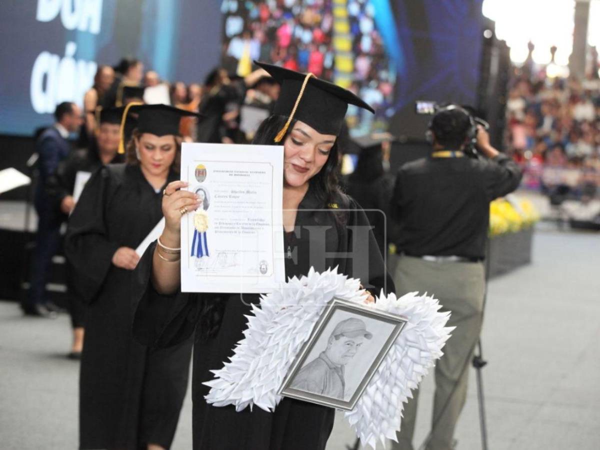 Tras años de esfuerzo, más de mil estudiantes reciben su título en la UNAH