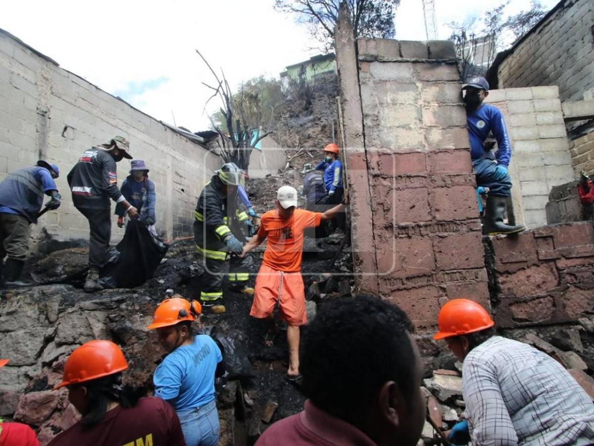 Solo escombros quedaron tras incendio en barrio San Martín; familias quedan sin hogar