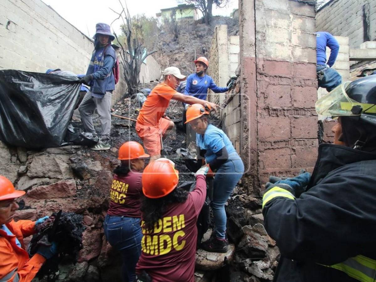 Solo escombros quedaron tras incendio en barrio San Martín; familias quedan sin hogar