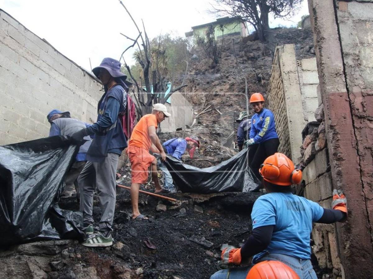 Solo escombros quedaron tras incendio en barrio San Martín; familias quedan sin hogar