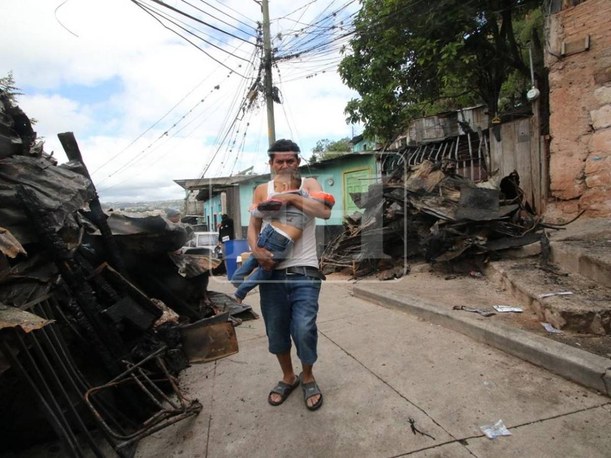 Solo escombros quedaron tras incendio en barrio San Martín; familias quedan sin hogar