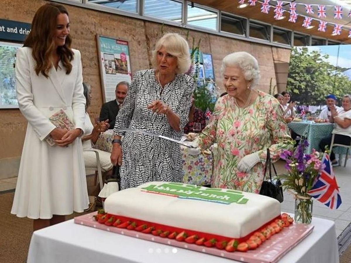 ¿Por qué la reina Isabel le dio su bendición a la “reina Camila”?