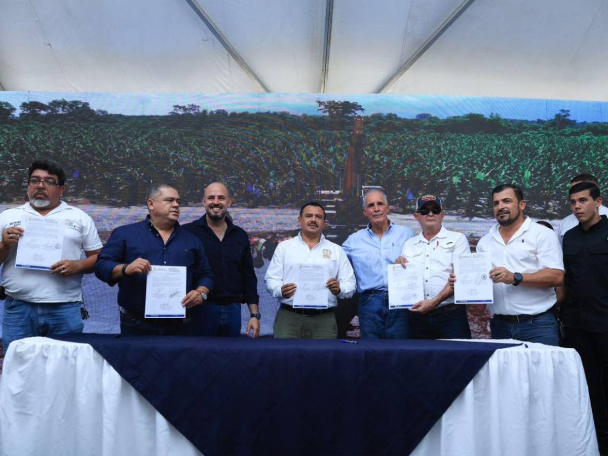 Arranca entrega de maquinaria a alcaldías: esto incluye el combo