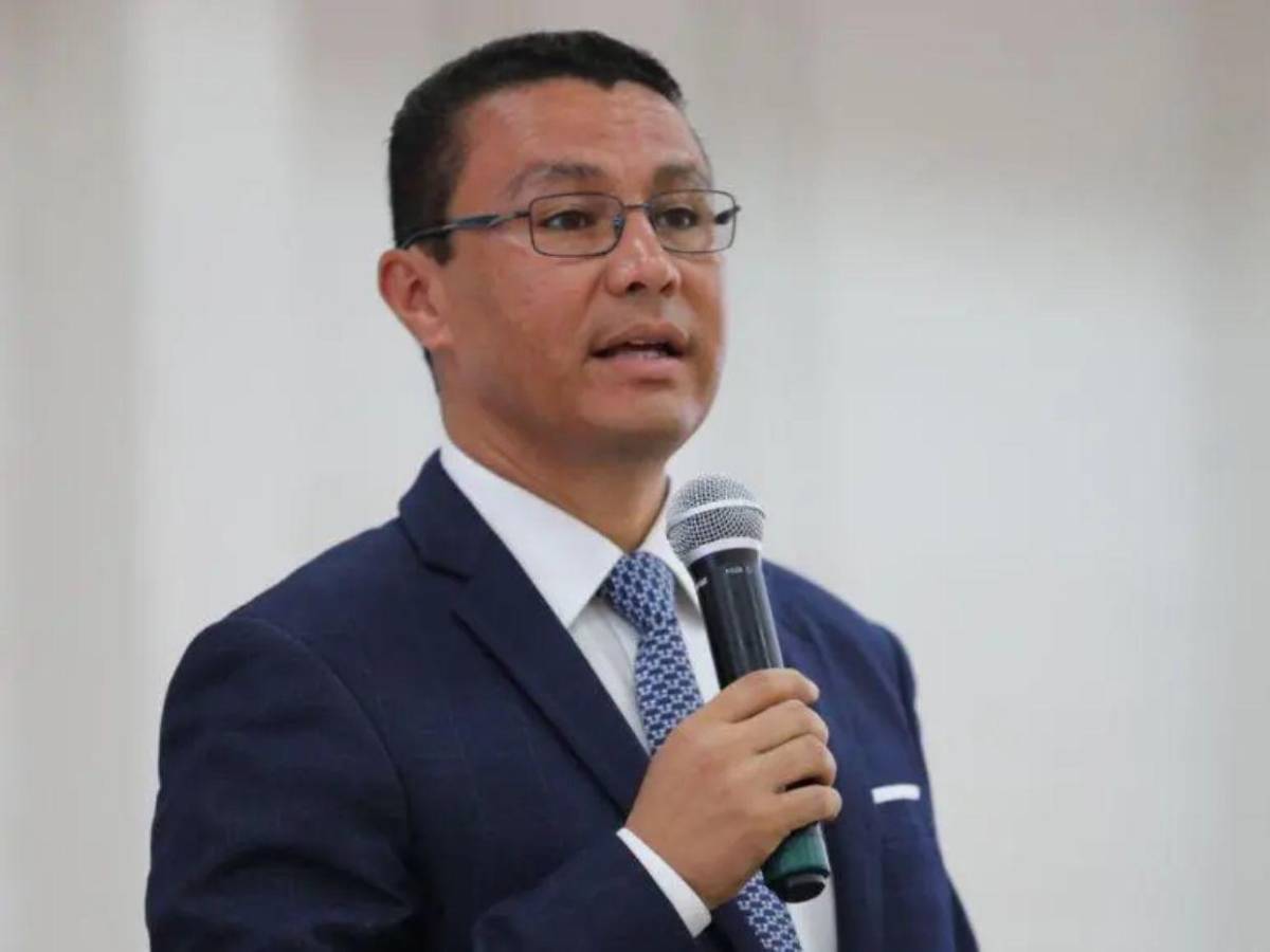 Ebal Díaz afirma que dará su versión de las acusaciones cuando el familión se vaya