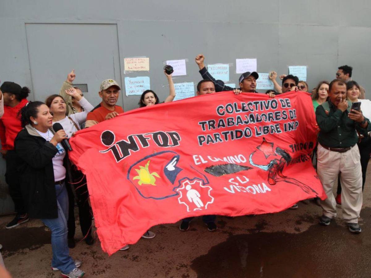 Colectivos de Libre mantienen presencia frente a Infop pese a desalojo de la Policía Nacional