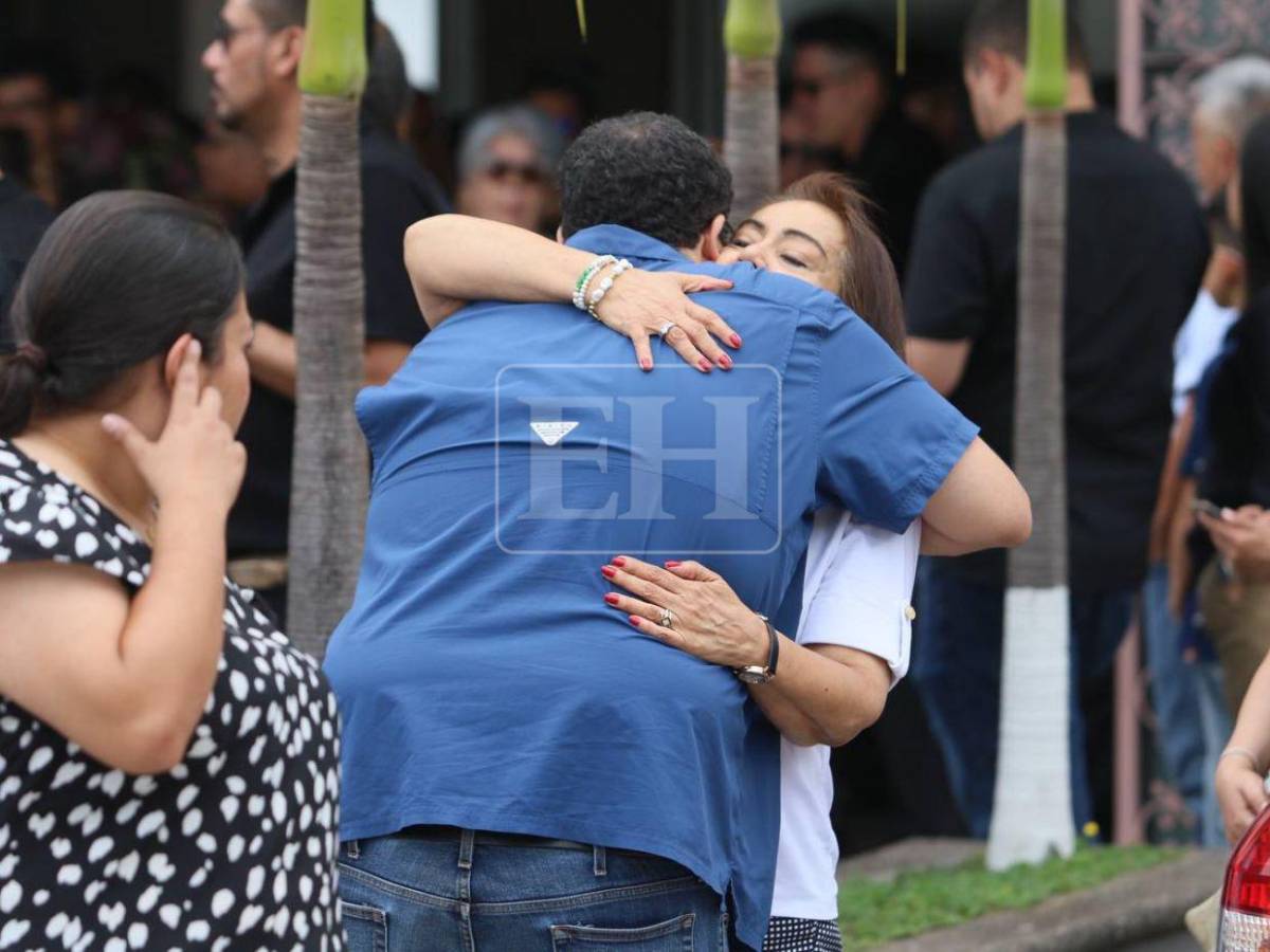 Inicia cortejo fúnebre: el último recorrido en despedida de Chef Sandra Díaz del Valle