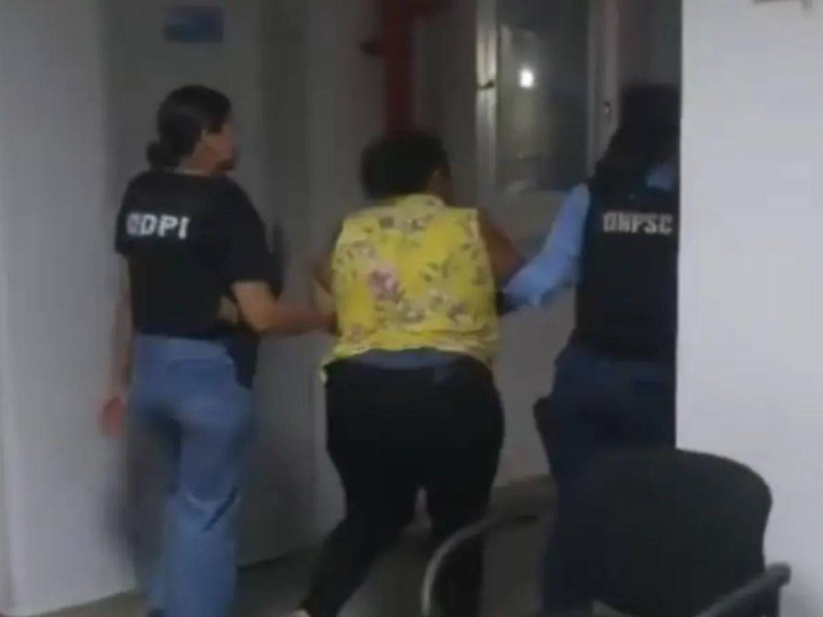 Ofrecía a sus hijas por una cuota mensual: madre acusada queda en libertad