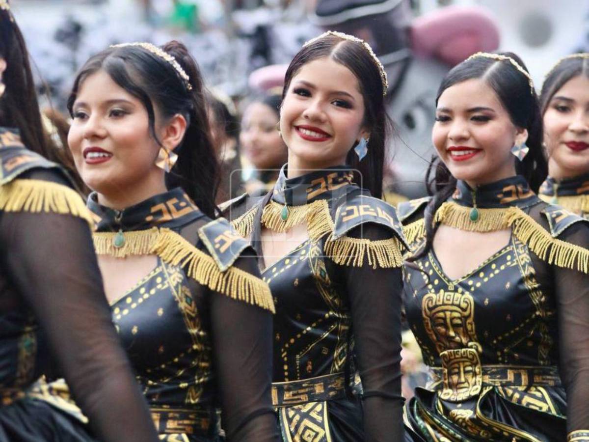 Inspirados en la cultura maya: así fueron los trajes de las palillonas del Central Vicente Cáceres