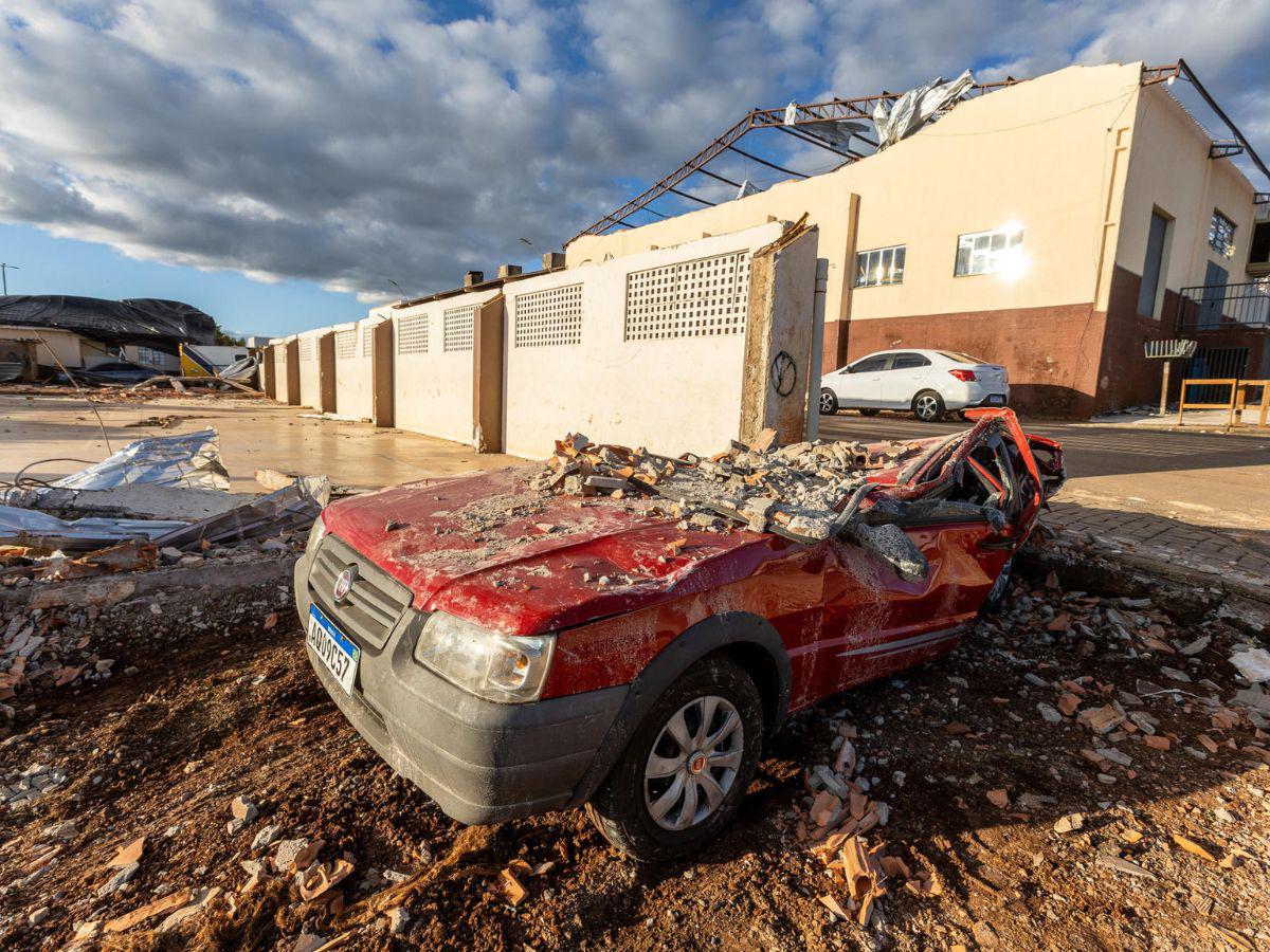 Las desgarradoras imágenes del tornado que arrasó Brasil: Más de 700 heridos y seis muertos