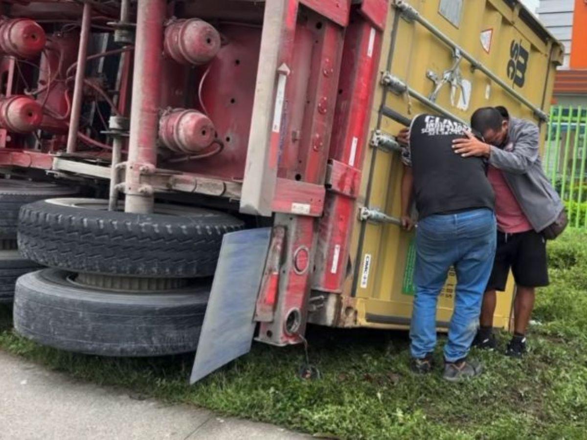 “Entregada a Dios”: así era doña Suany, mujer que murió aplastada por un contenedor en SPS