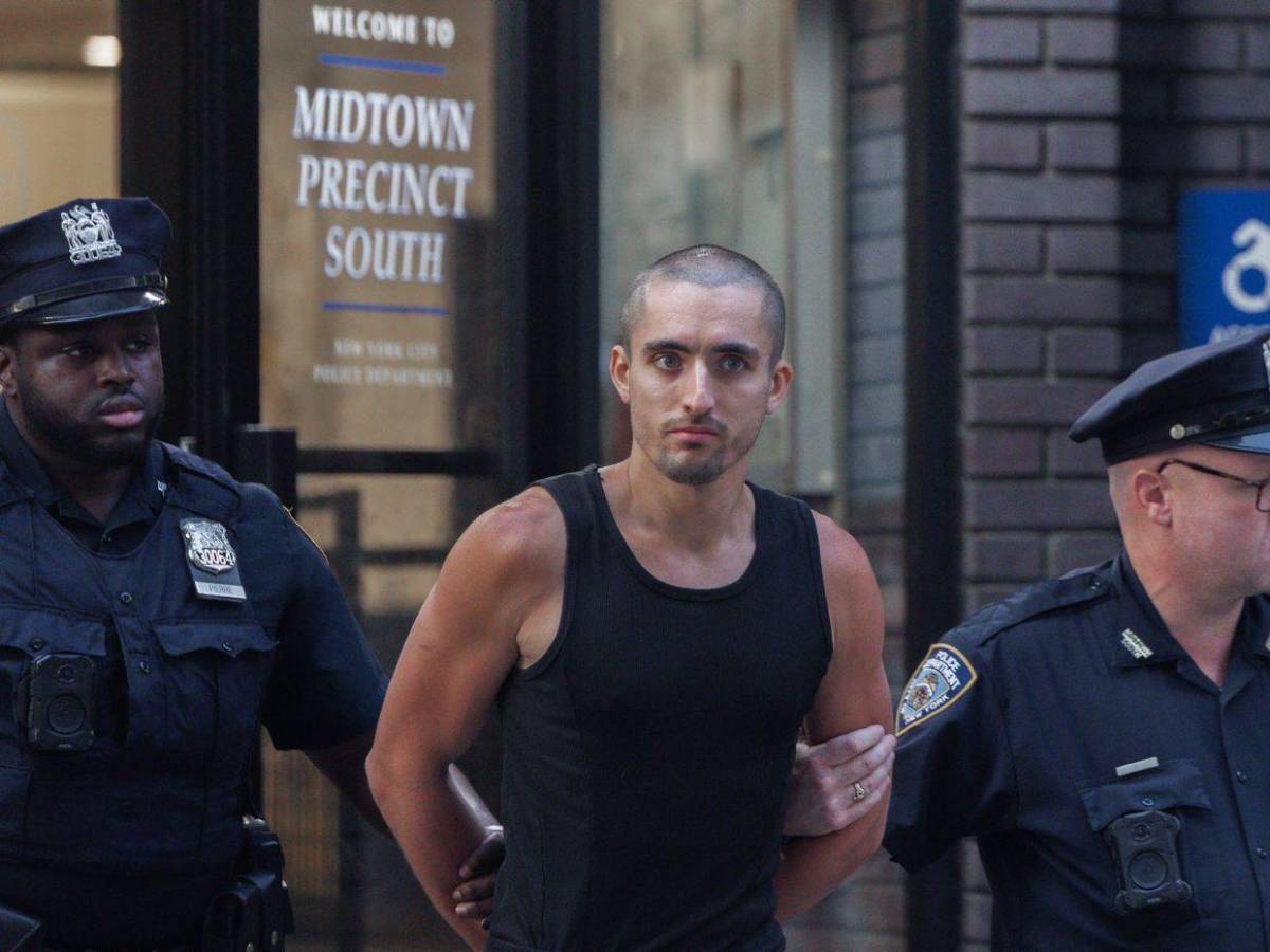 Arrestan a pareja rusa que se comprometió en la cima del Empire State Building
