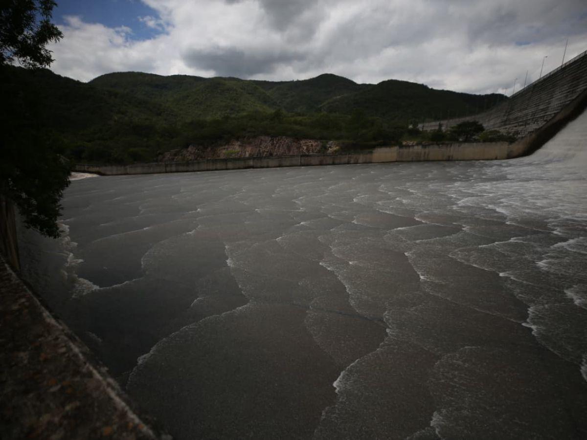 Tras fuertes lluvias, represas Los Laureles y Concepción alcanzan sus niveles máximos