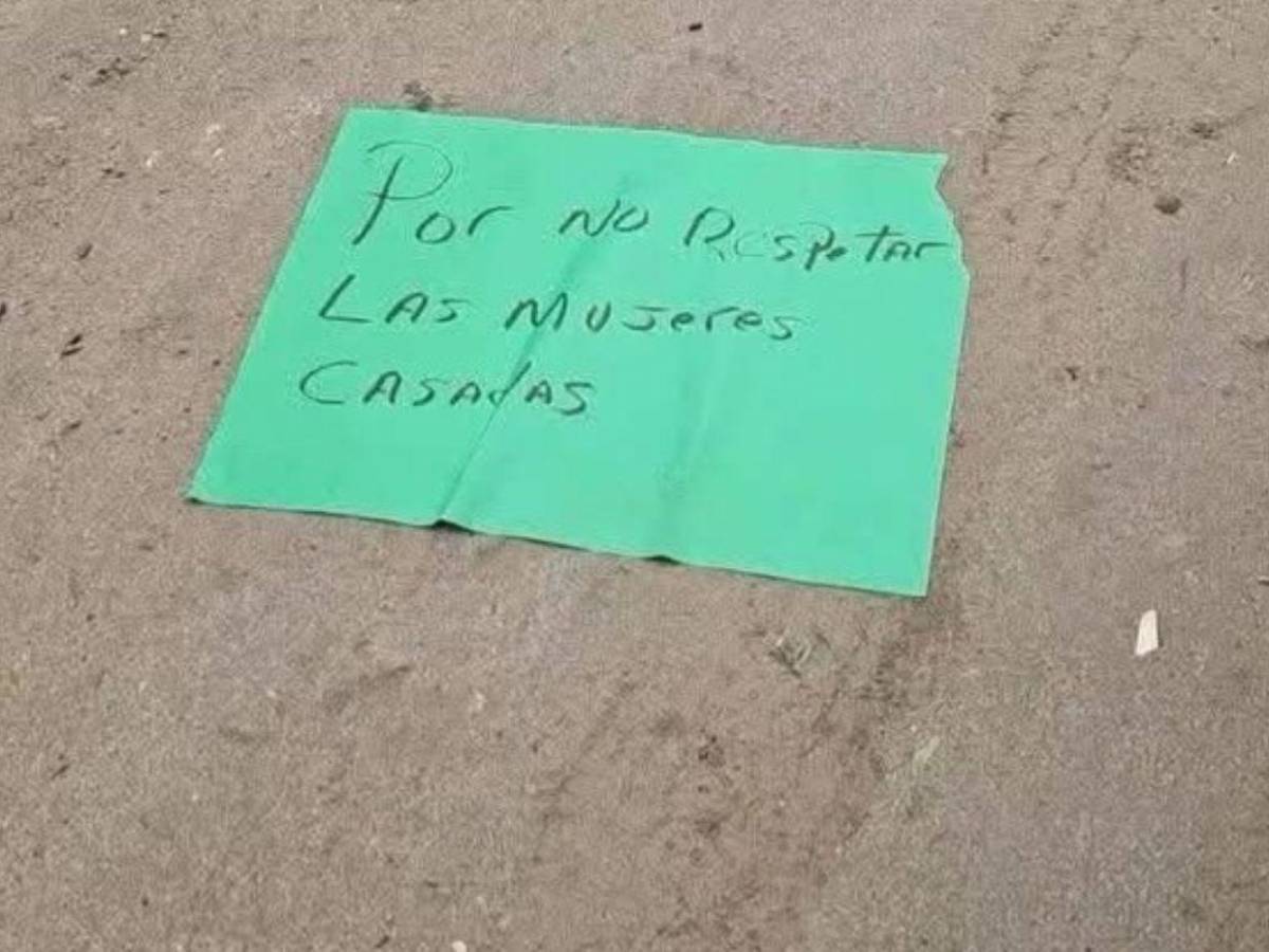 Su esposa se desmayó al encontrarlo: Muerte de taxista VIP en SPS y le dejan un rótulo