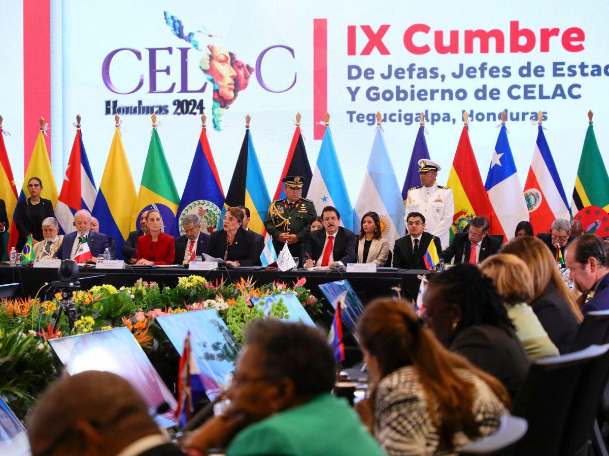 Besos y abrazos: Así dio la bienvenida Xiomara Castro a los presidentes en la Cumbre de la Celac