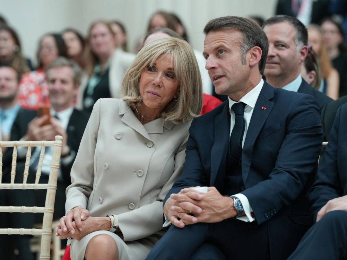 Lo que se sabe de la demanda de Macron a influencer que dijo que su esposa es un hombre