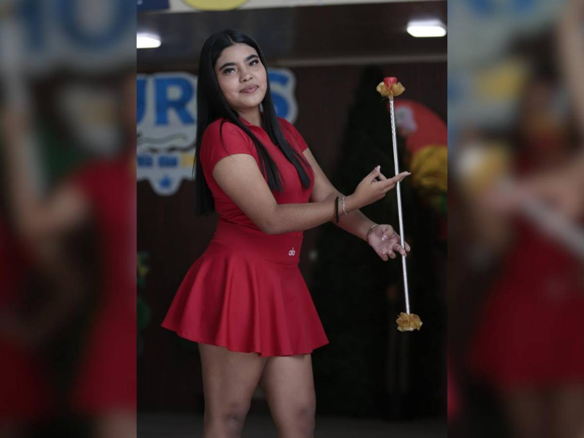 Palillonas del Instituto Monterrey se preparan para abrir con color y elegancia los desfiles patrios