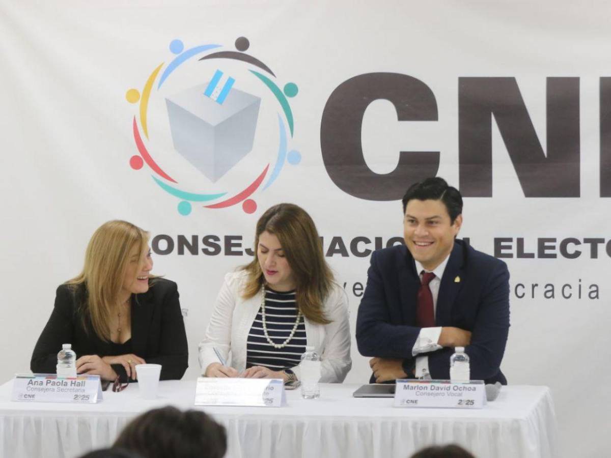 Entre risas y armonía, consejeros del CNE reciben ofertas para el TREP