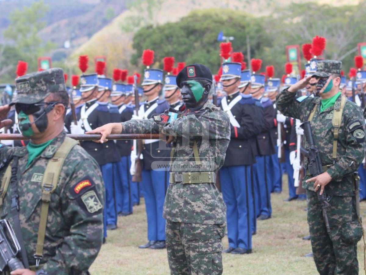 Así se desarrolla la ceremonia de traspaso de mando de las FF AA