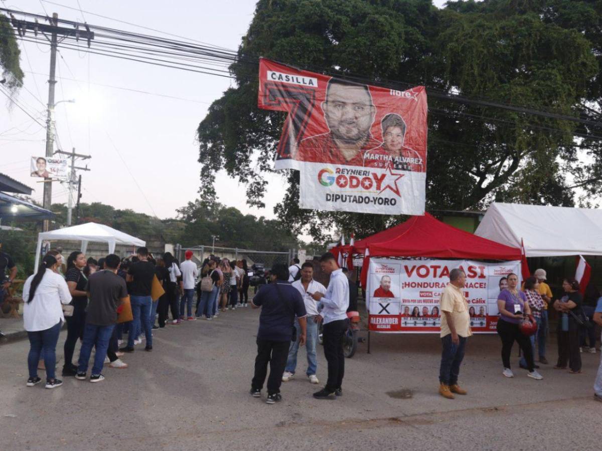 Con urnas aún cerradas y banderillazo arrancan las votaciones en elecciones primarias en Honduras