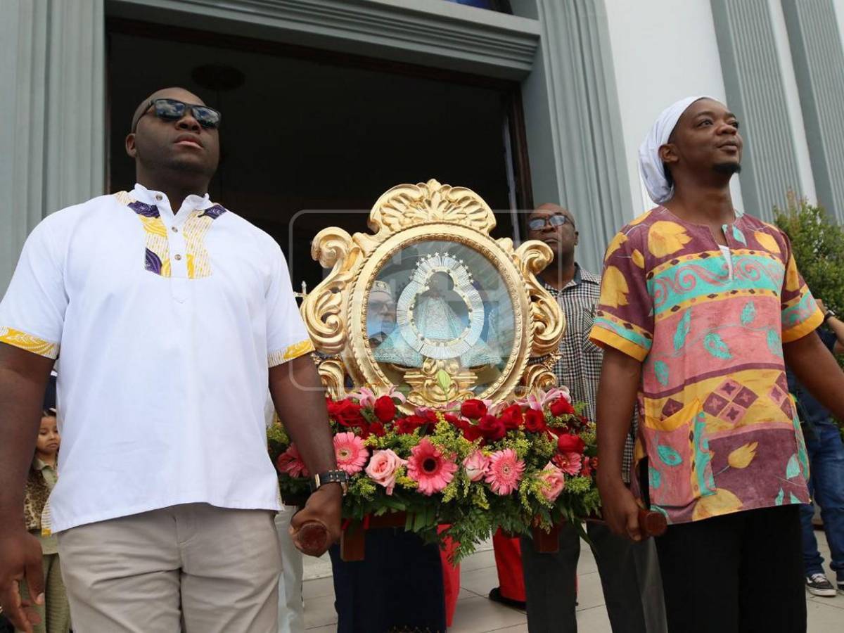 Con kazzabe y música ancestral, garífunas rinden devoción a la Morenita