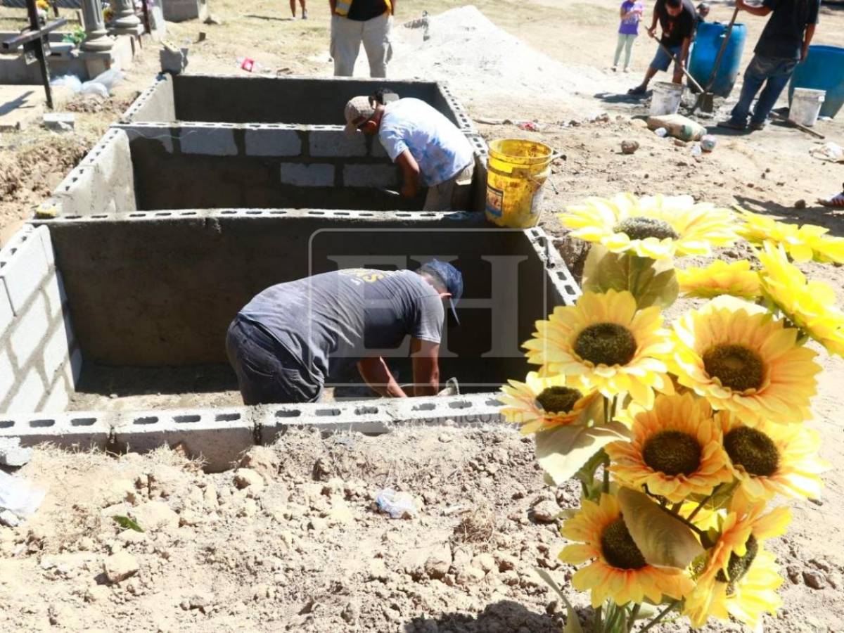 El último adiós: una sola fosa recibió a las seis víctimas del incendio en SPS