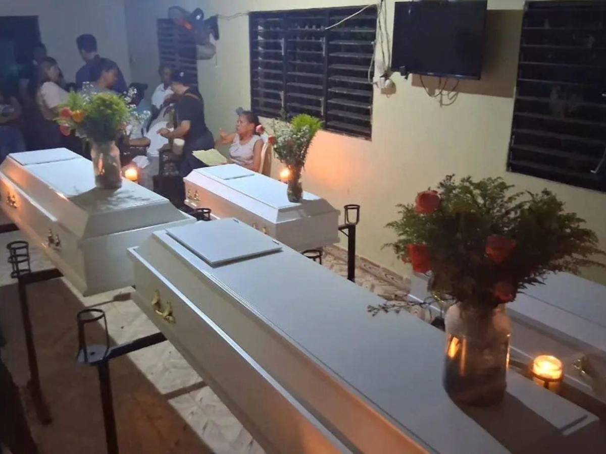 Dan último adiós a madre que envenenó a sus tres hijos y se quitó la vida en RD