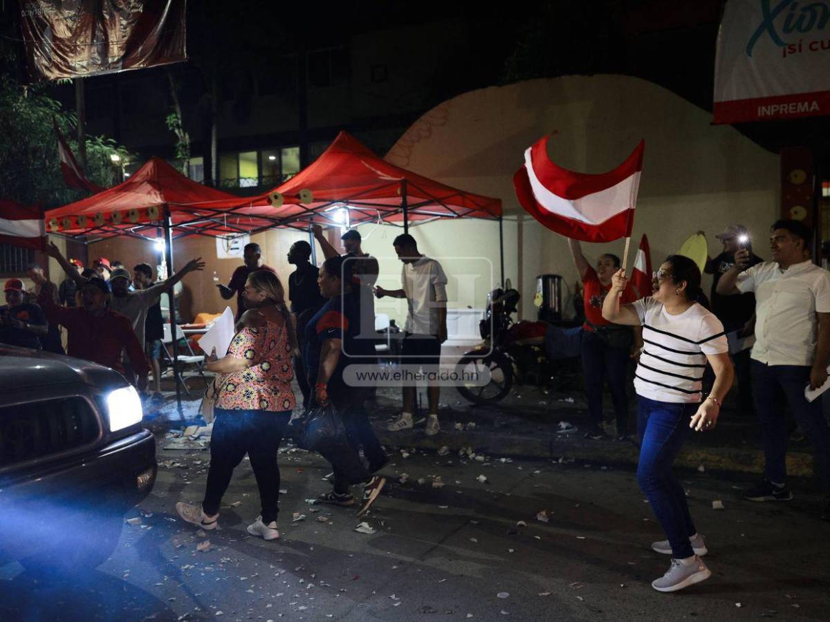 Liberales celebran en SPS primeros resultados del CNE que favorecen a Contreras