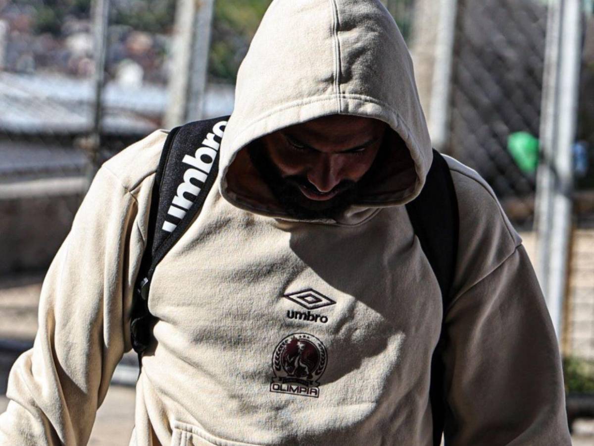 Captan lanzamiento de botellas contra jugadores de Olimpia previo al clásico