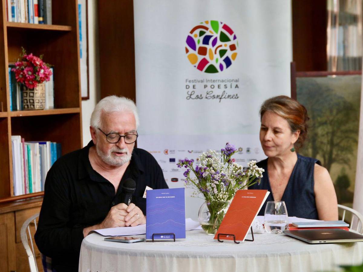 Poetas de Los Confines leen sobre el duelo, la niñez y el exilio previo a la inauguración del festival