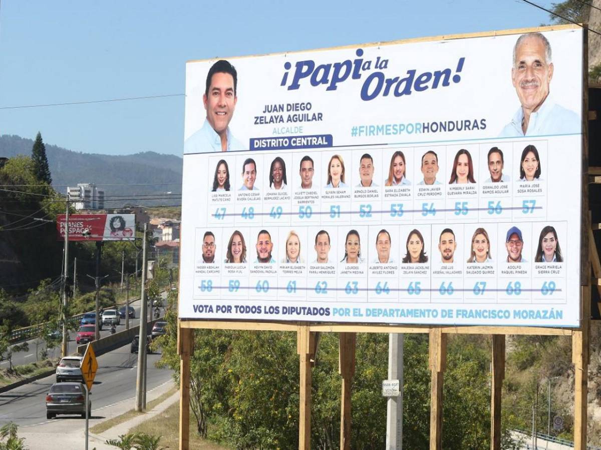 Postes del tendido eléctrico y puentes se convierten en vallas propagandistas