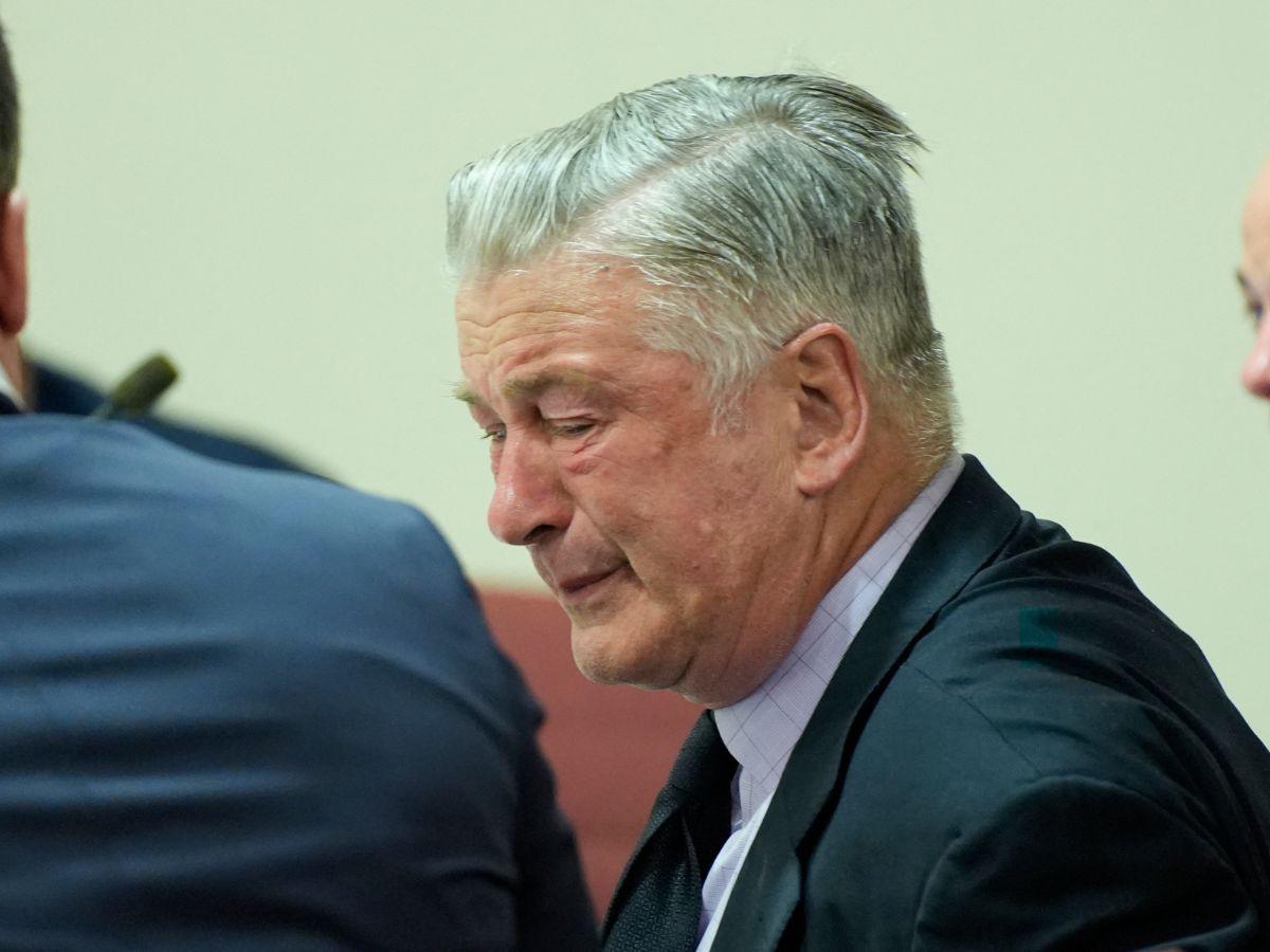 La reacción de Alec Baldwin tras conocer la anulación del juicio en su contra