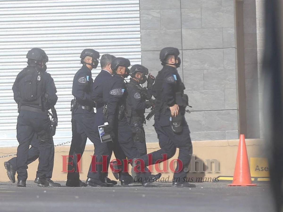 “Él no es narcotraficante”: Simpatizantes nacionalistas acuden a apoyar a Juan Orlando Hernández