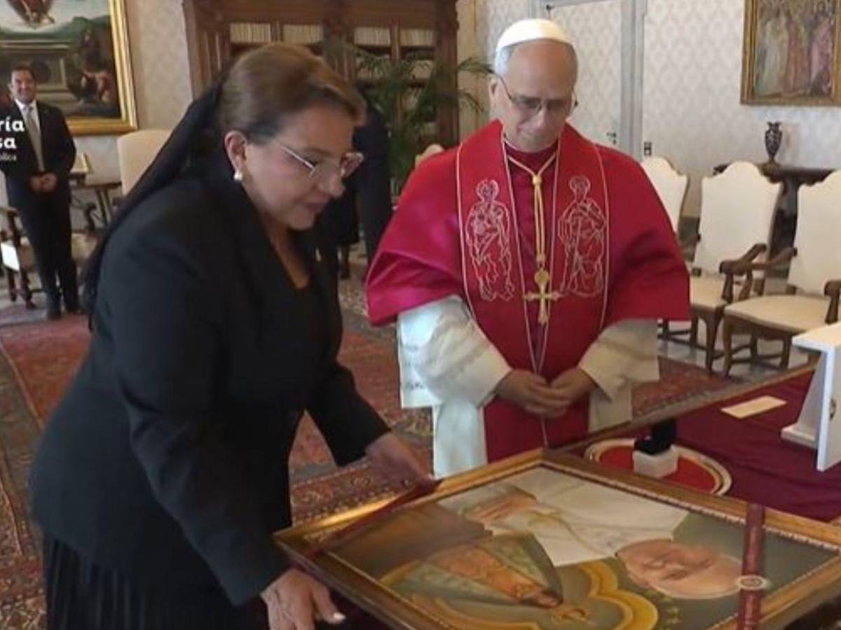 ¿Qué regalos intercambiaron la presidenta Xiomara Castro y el papa León XIV?