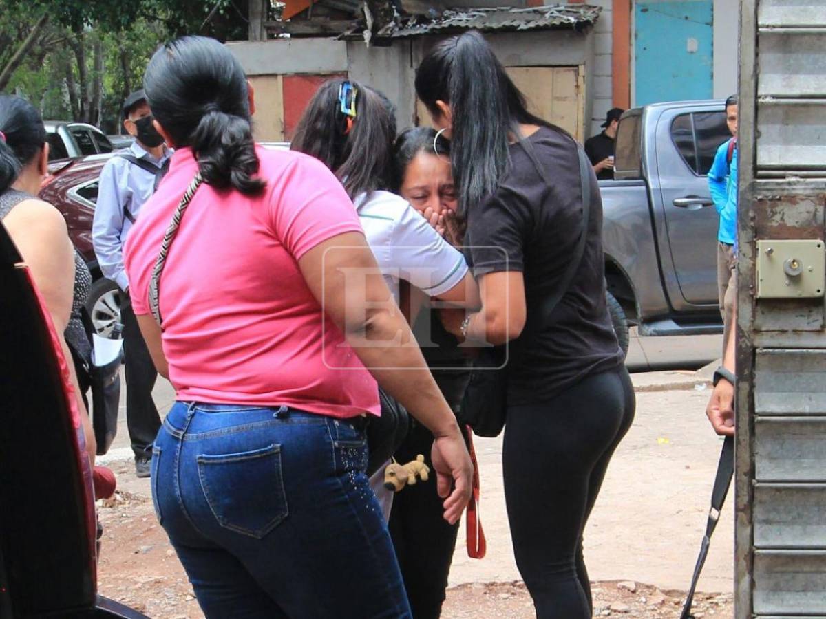 Entre dolor y llanto retiran el cuerpo de Kevin Cruz, joven que mataron en Comayagüela