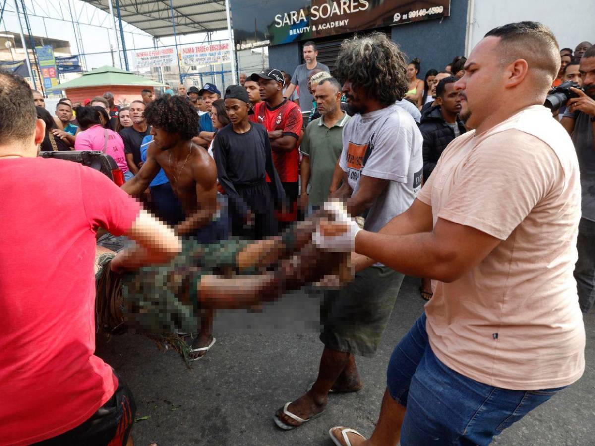 Pasaron la noche rescatando cadáveres en Río de Janeiro: así fue la operación policial más letal de la historia