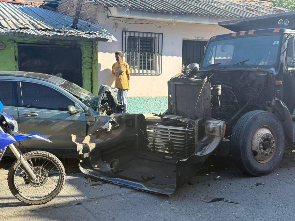 Destrucción total: las imágenes del brutal impacto de una camioneta y una volqueta en Comayagua