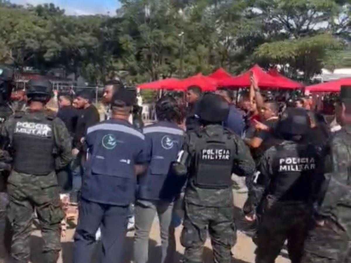 Lluvia de piedras en el CLE: frente a la PM y organismos, militantes de Libre atacan carpa del PN