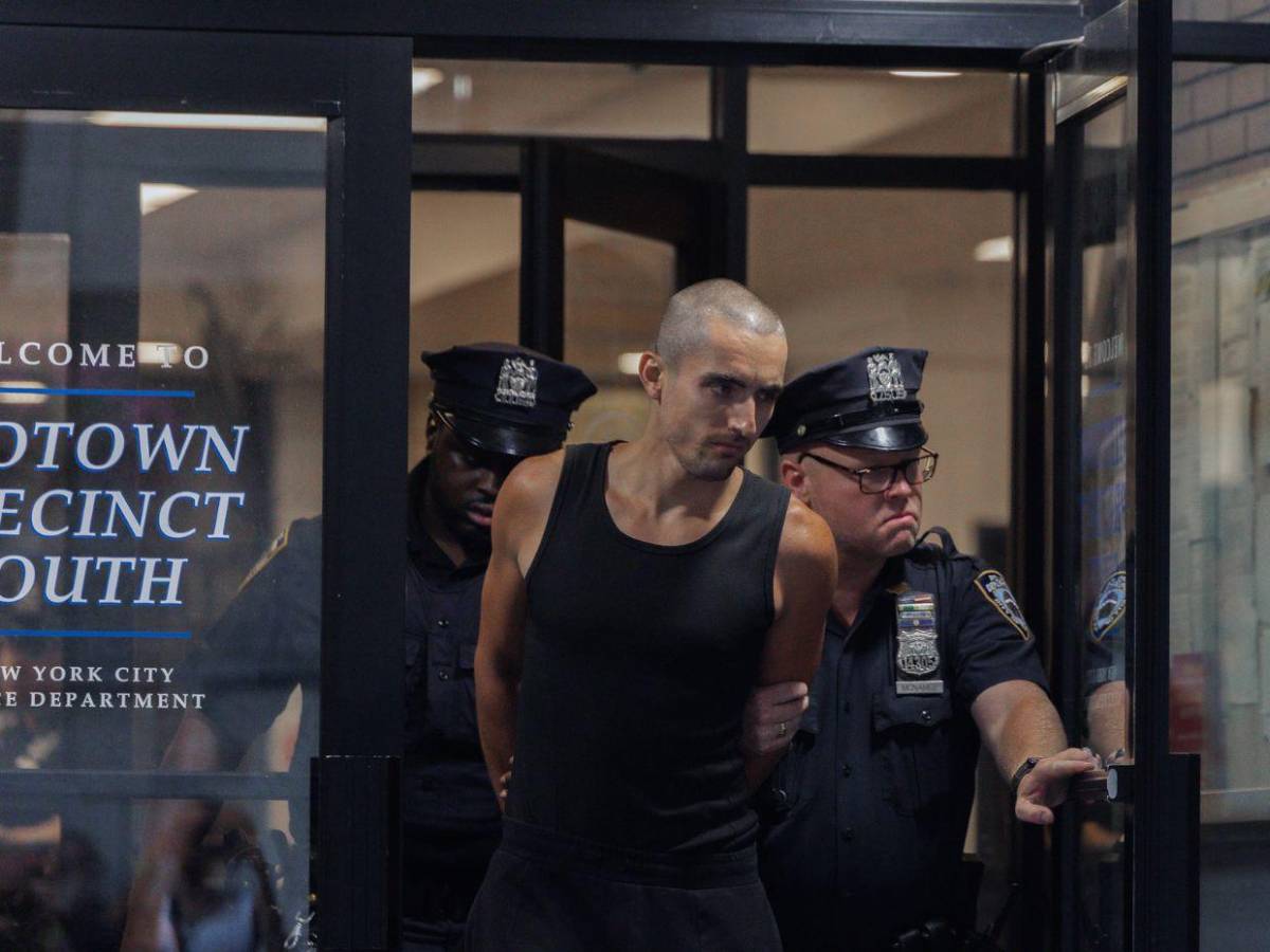 Arrestan a pareja rusa que se comprometió en la cima del Empire State Building