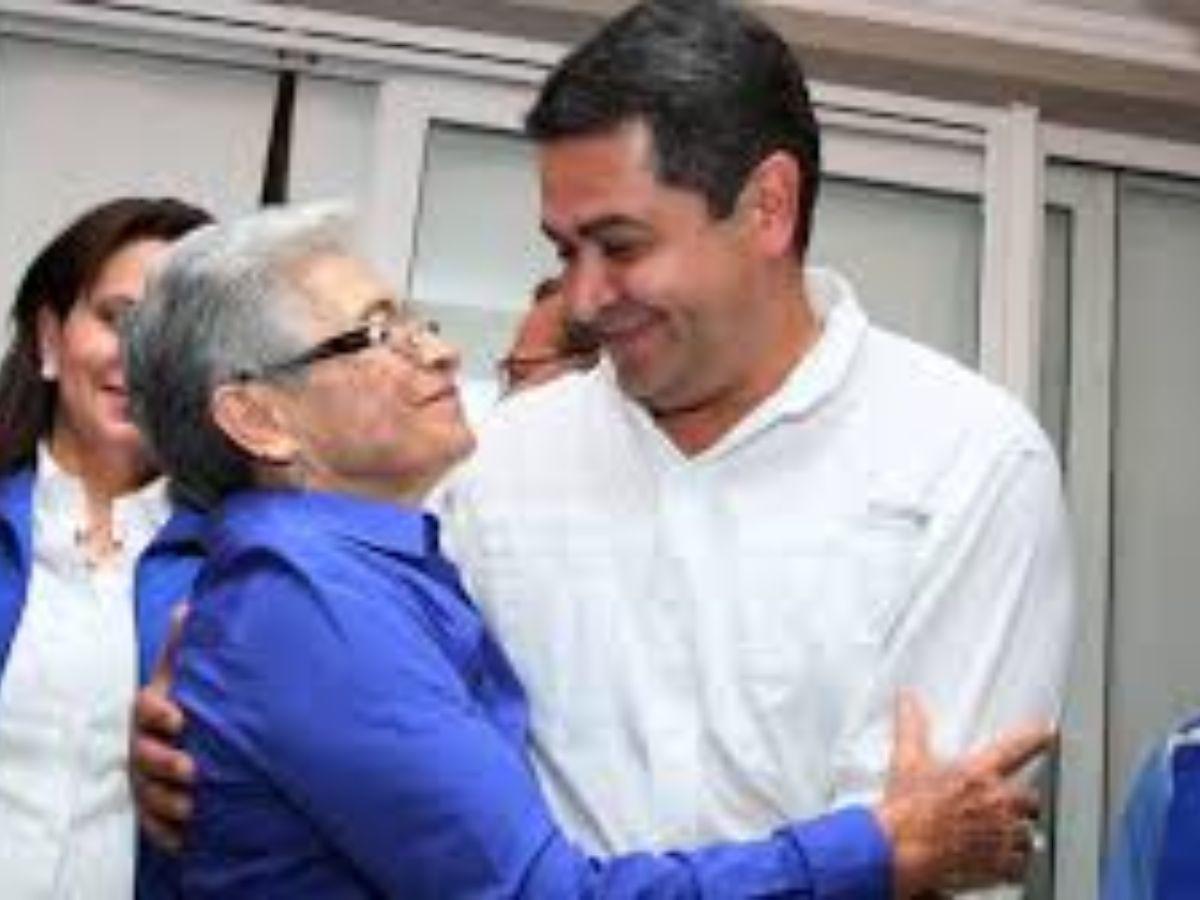 Pude ungirlo, abrazarlo: madre de Juan Orlando revela cómo fue su reencuentro en la cárcel