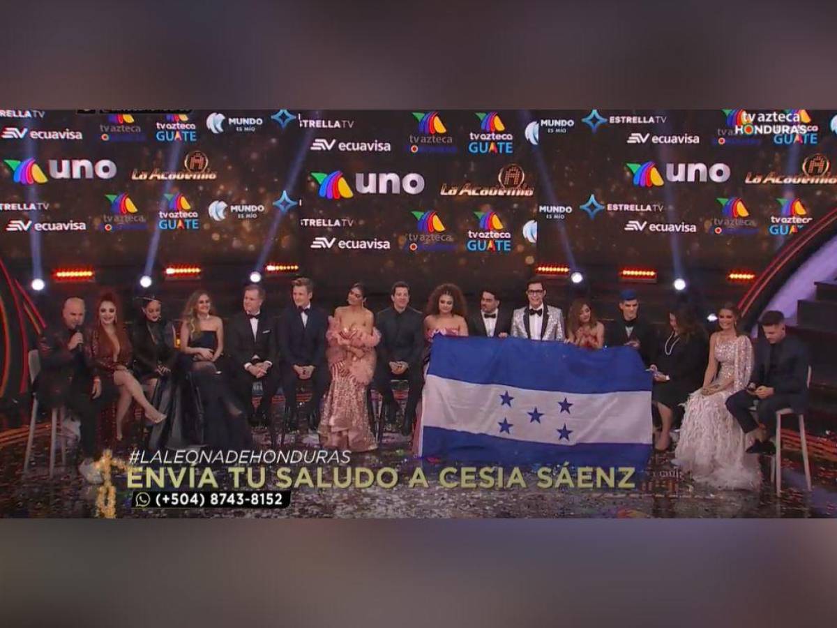 El productor Ángel Aponte, la madrina de La Academia Myriam Montemayor, Lola Cortés, Mar Rendón, Arturo López Gavito, el director de La Academia Alexander Acha, Ana Bárbara, el presentador de La Academia Yahir, la ganadora Cesia Sáenz; Andrés el ganador del segundo lugar, Horacio Villalobos, Rubí la ganadora del quinto lugar, Nelson el ganador del cuarto lugar, la productora Sandra Smester y los presentadores Vanessa Claudio y William Valdés.