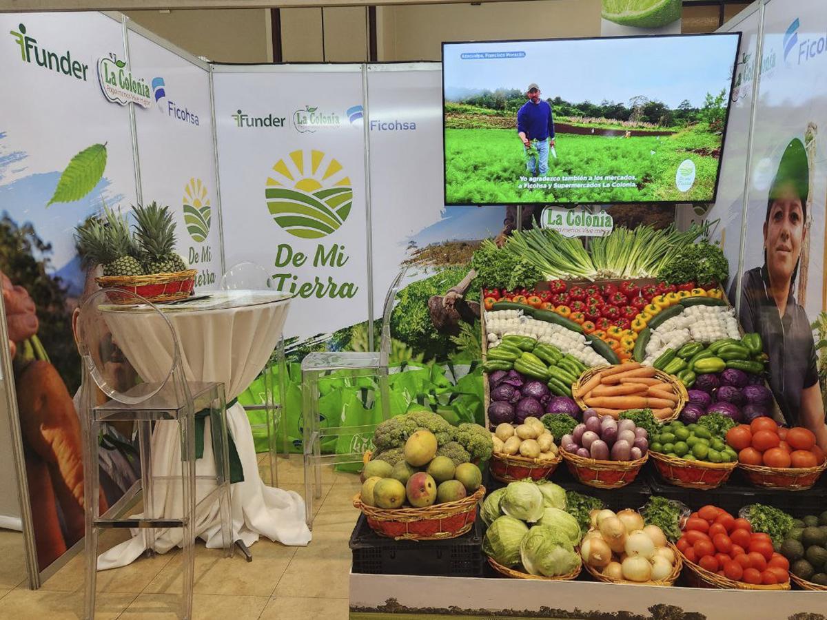 Ficohsa junto a Supermercados La Colonia participaron con el programa “De Mi Tierra” en la feria internacional Agromercados.