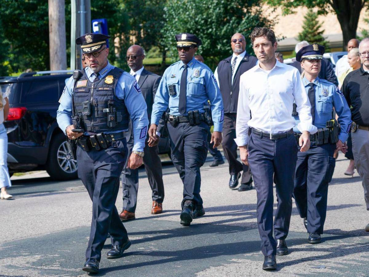 Dos niños muertos y 17 heridos: así fue el tiroteo en escuela católica de Minneapolis