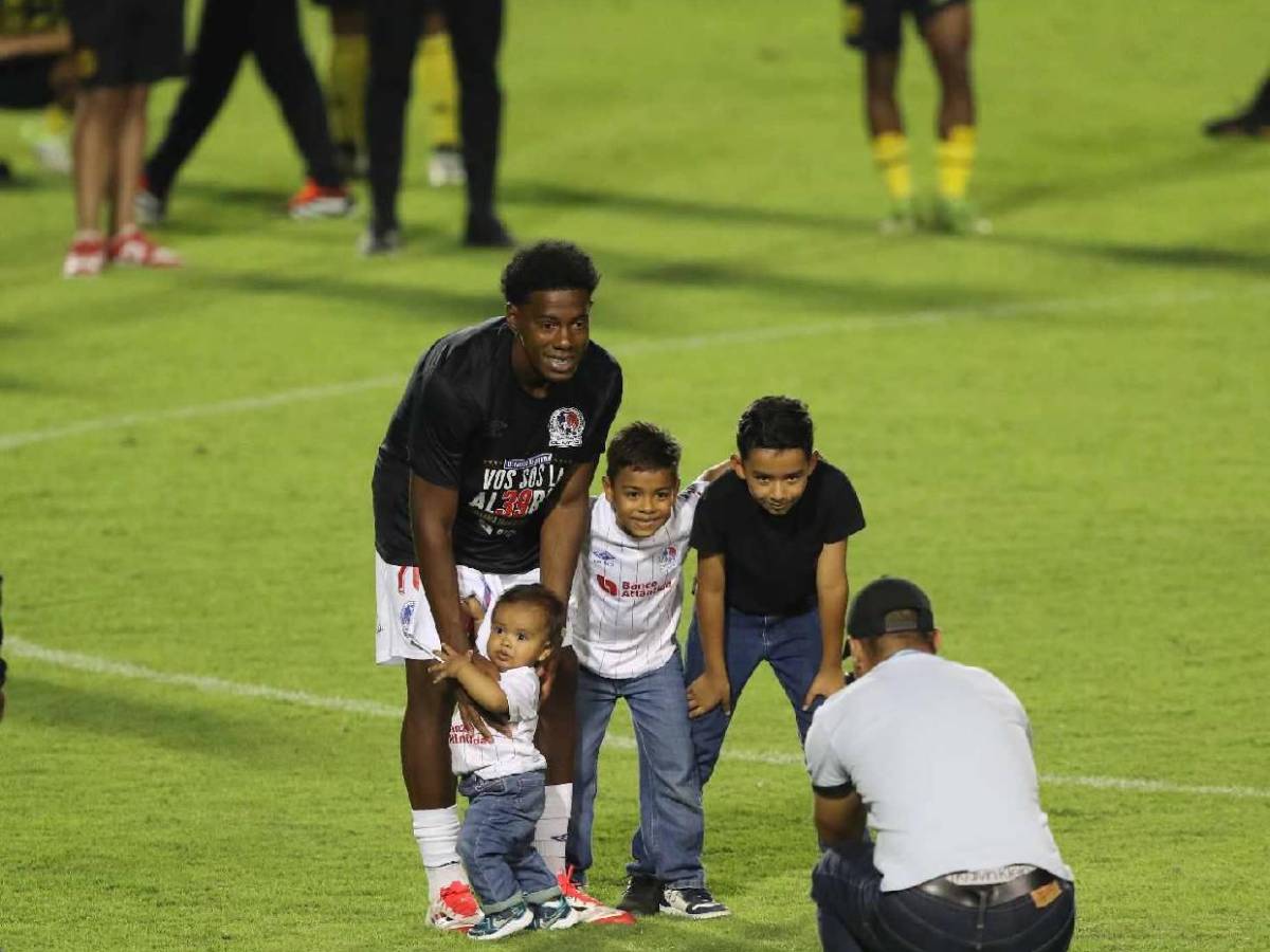 Bengtson levantó la 39: Así celebraron los jugadores de Olimpia el campeonato de Liga Nacional