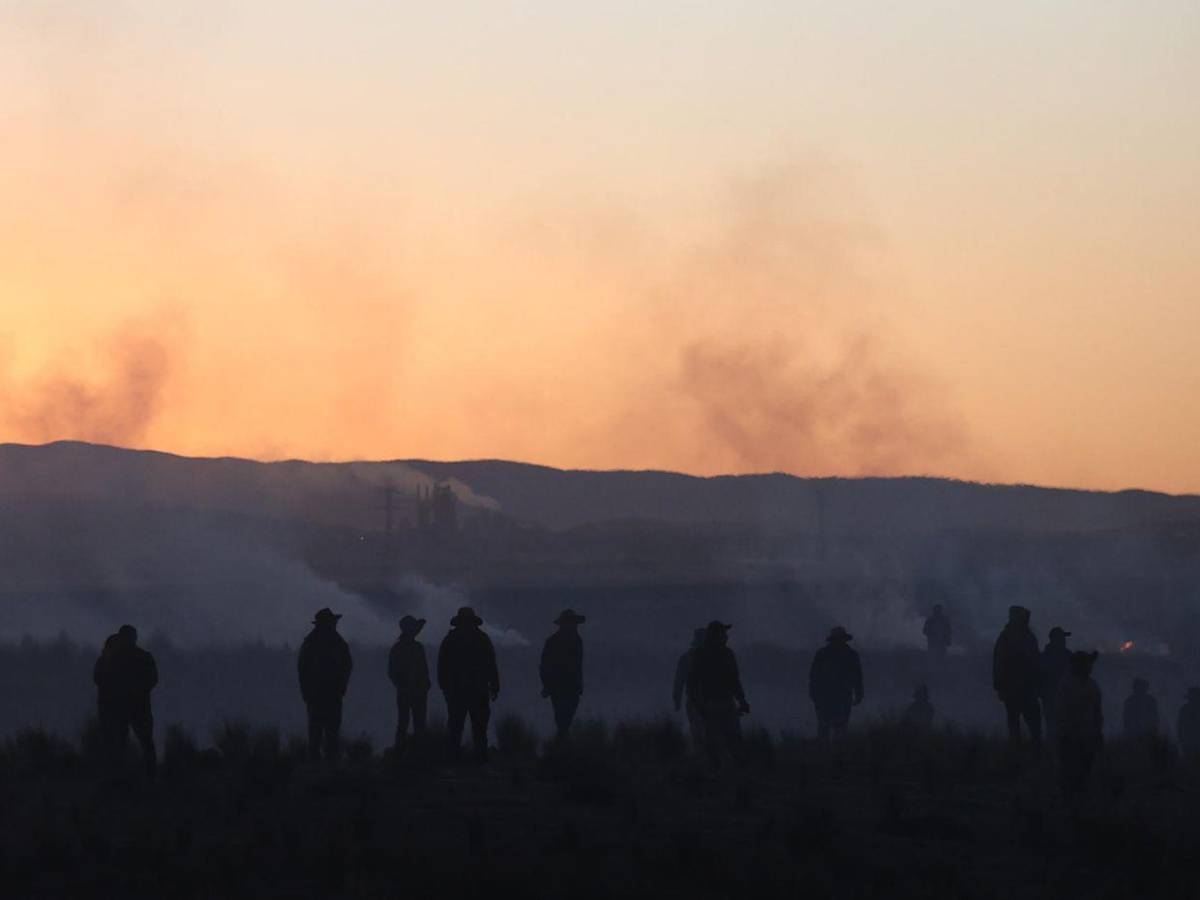 Militares y policías se repliegan tras despejar parcialmente carreteras de Bolivia